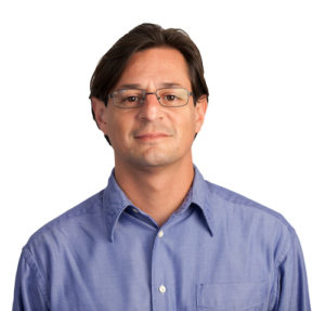 Headshot of Julián Aguilar