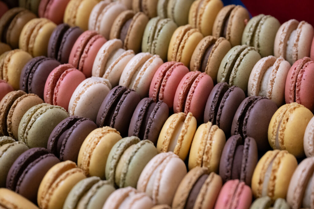A tray of macarons